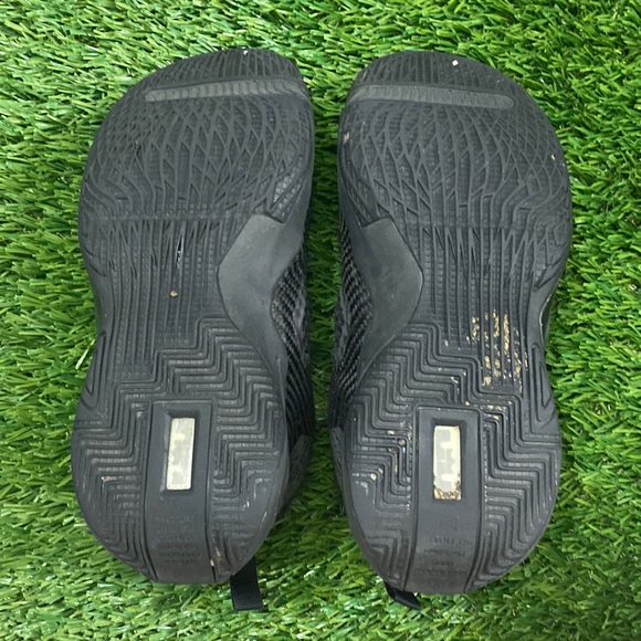 Nike Lebron James Basketball Shoes - Picture 4 of 5
